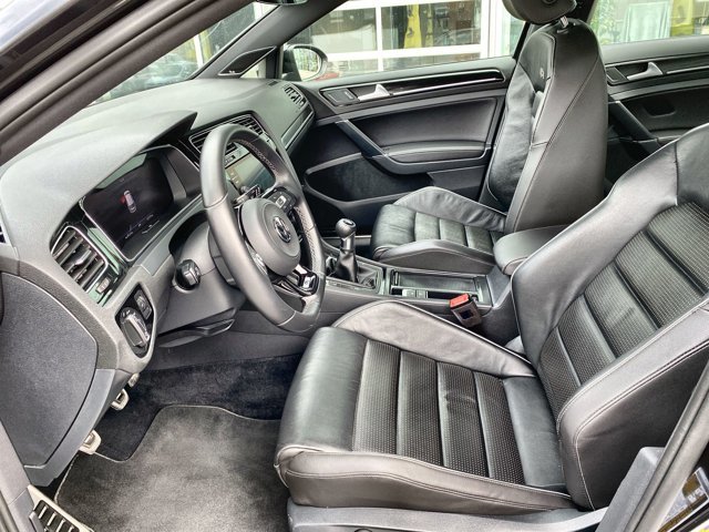 2018 Volkswagen Golf R BASE