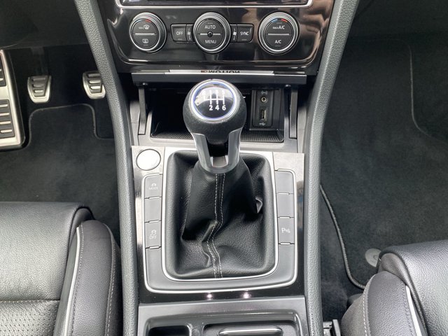 2018 Volkswagen Golf R BASE