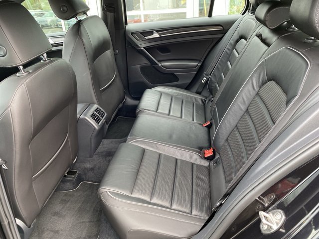 2018 Volkswagen Golf R BASE