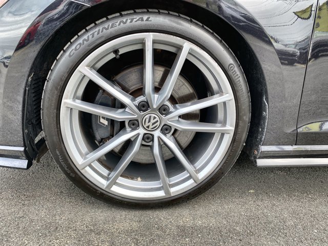 2018 Volkswagen Golf R BASE