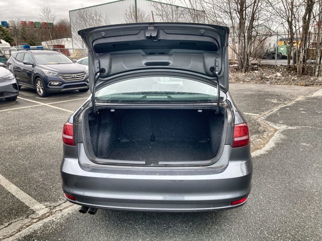Volkswagen Jetta Sedan Manual Trendline+ 2016