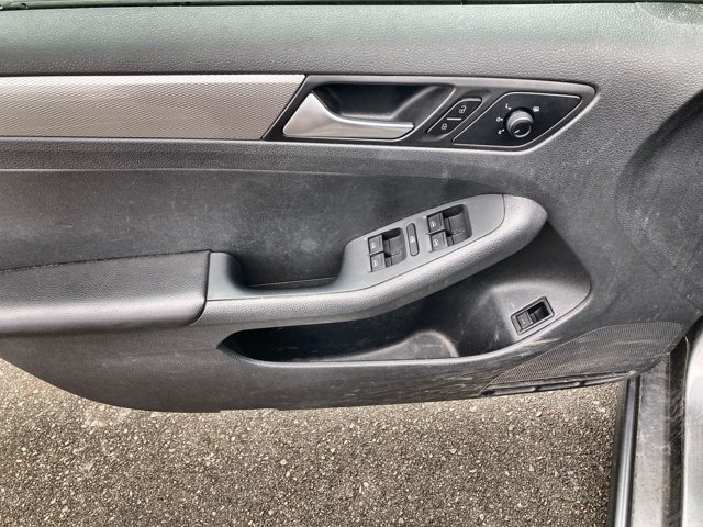 Volkswagen Jetta Sedan Manual Trendline+ 2016