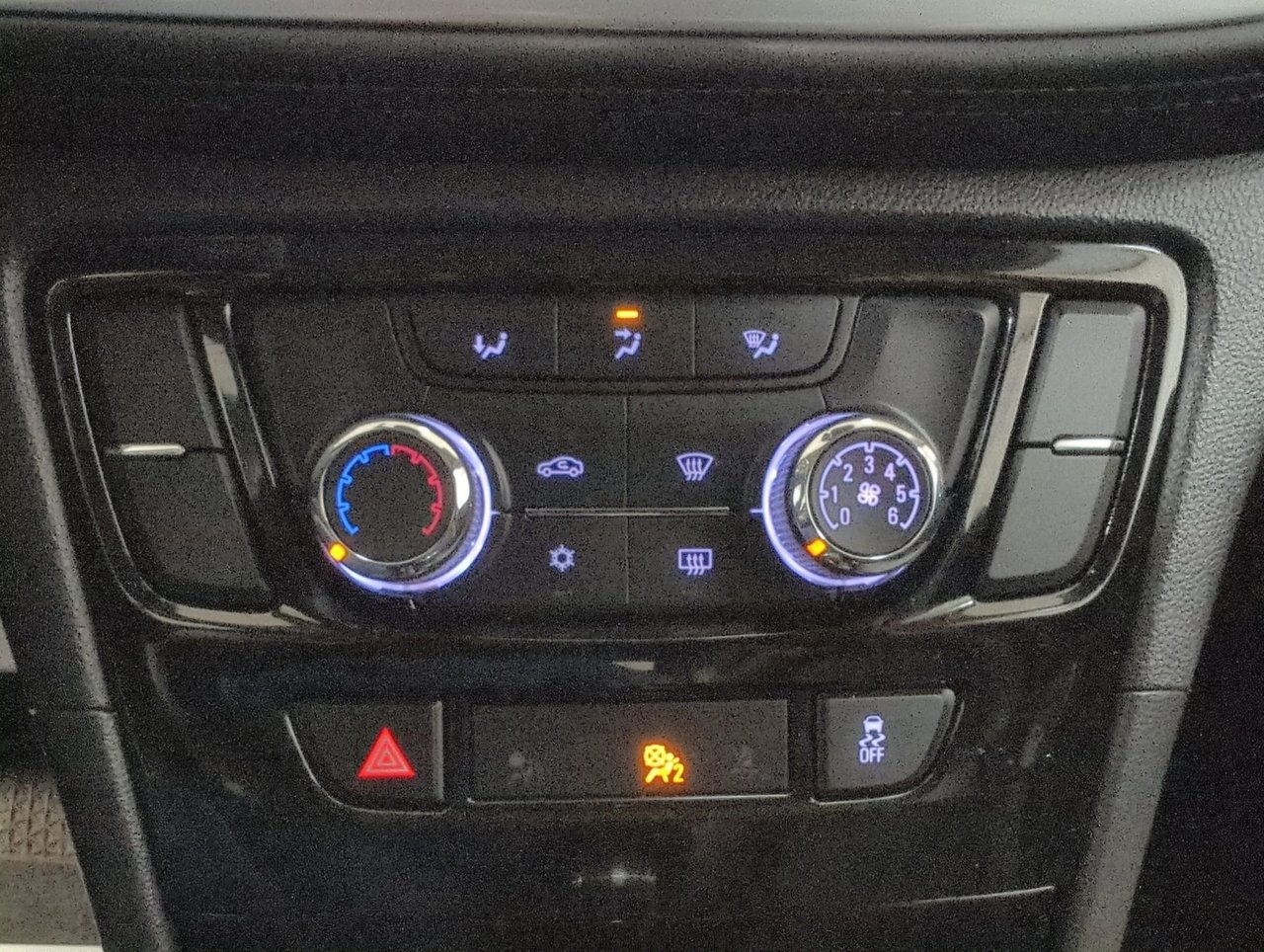 2022 Buick Encore Preferred-17