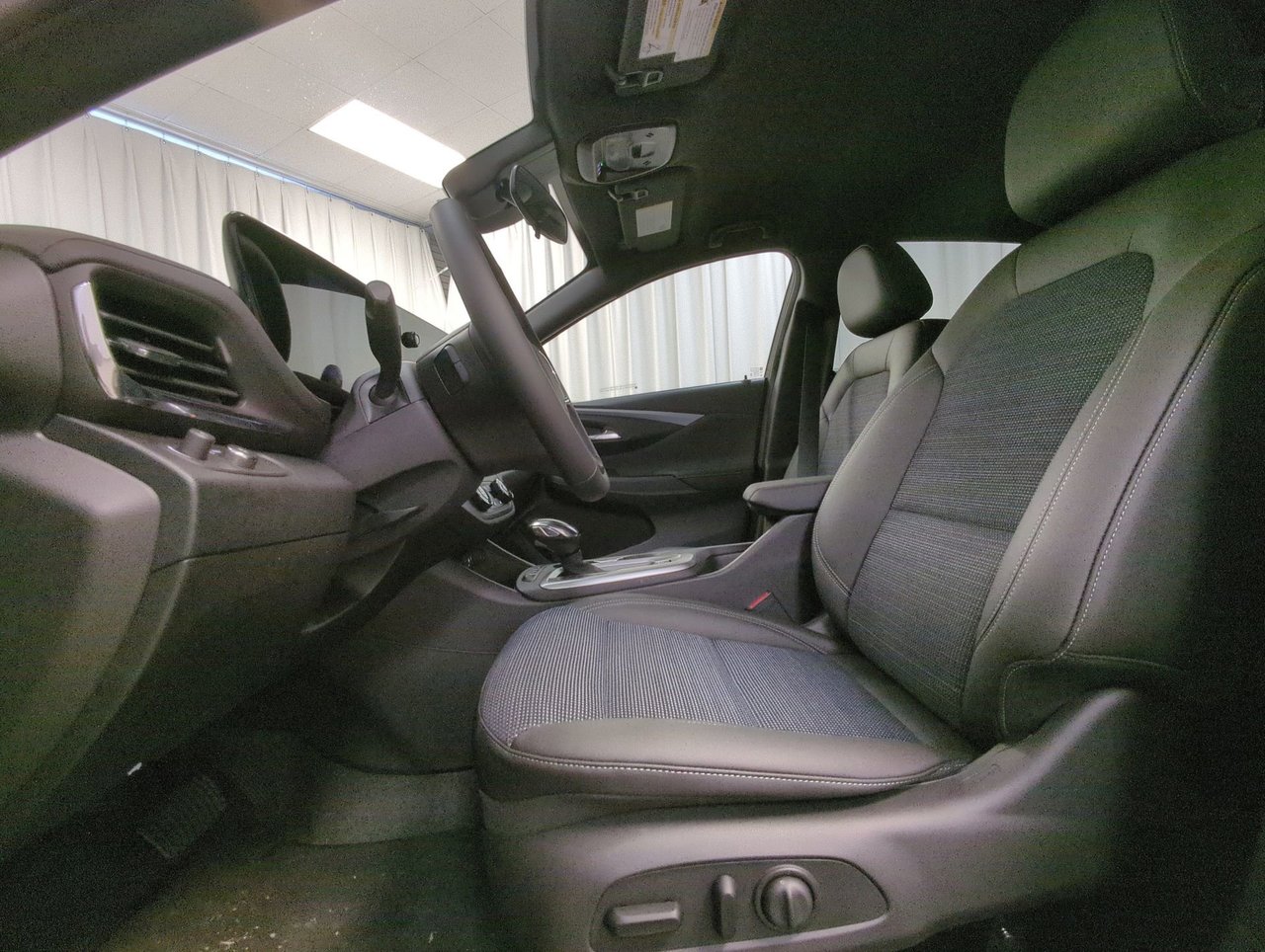 2025 Buick Envista Preferred-10