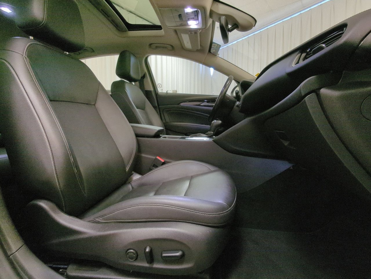 2018 Buick Regal Sportback Essence-23