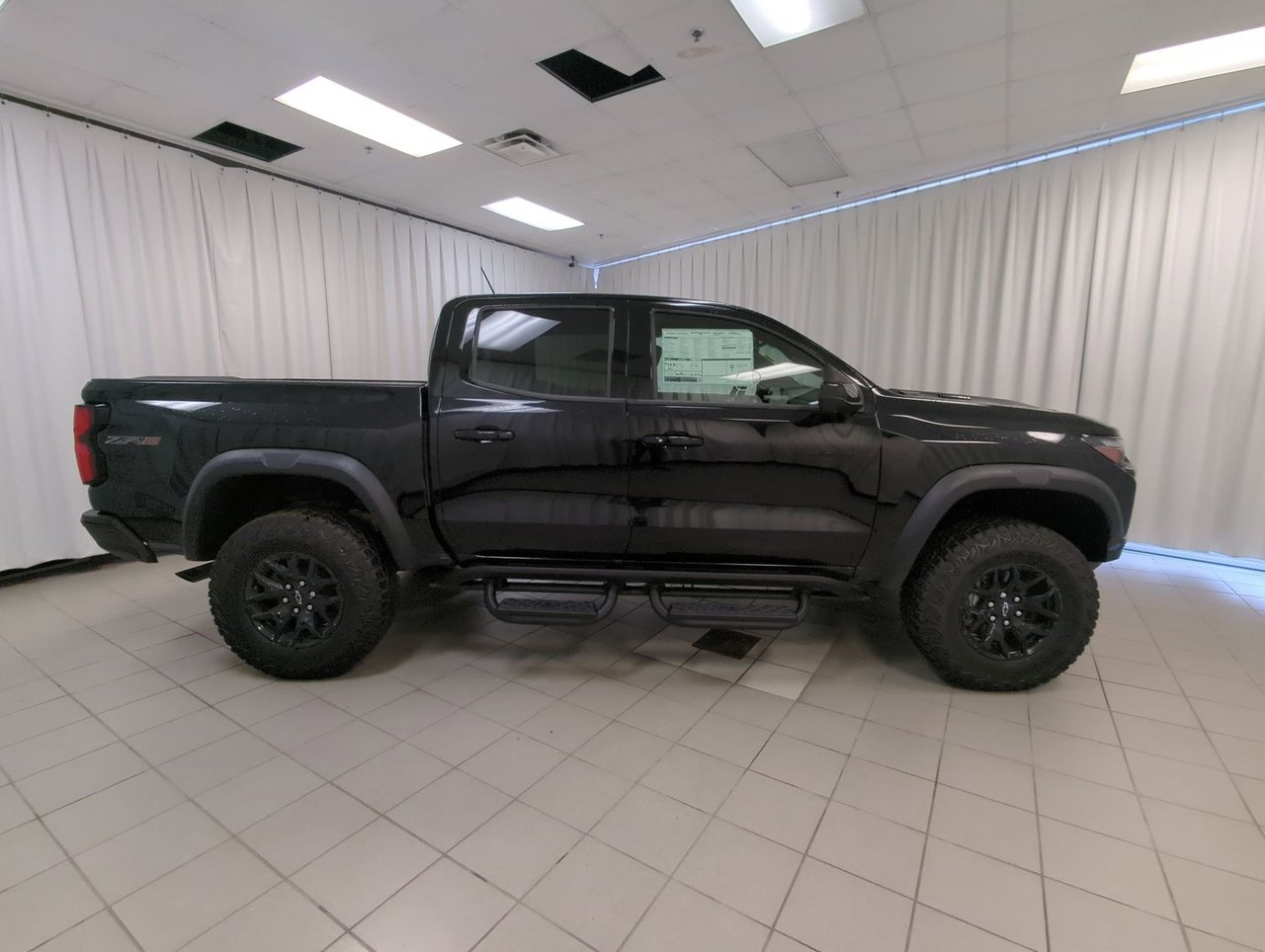 2025 Chevrolet Colorado ZR2-8