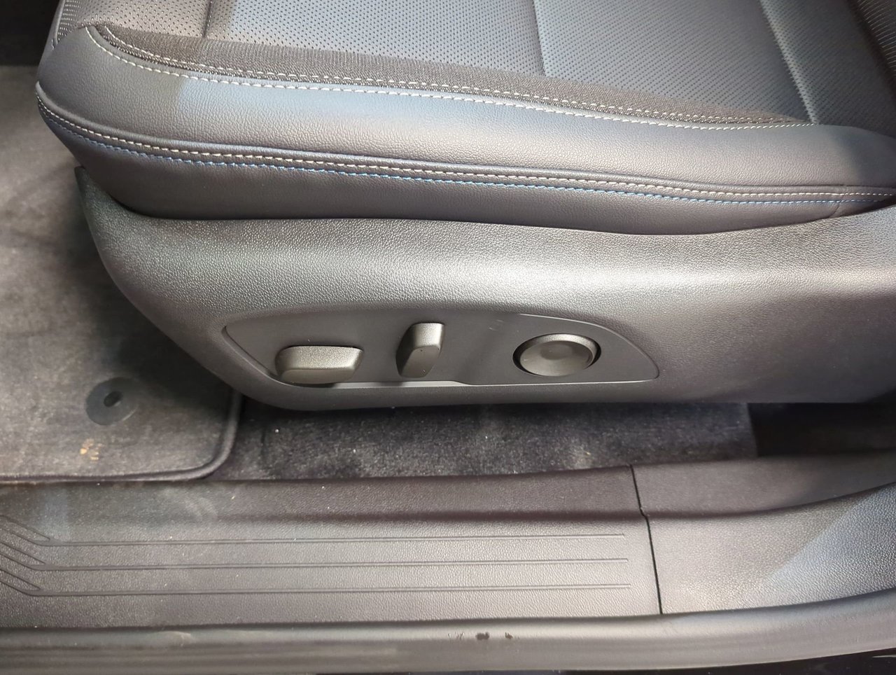 2025 Chevrolet Equinox EV 2LT-11