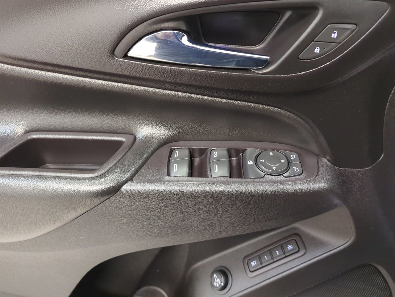2020 Chevrolet Equinox LT-12