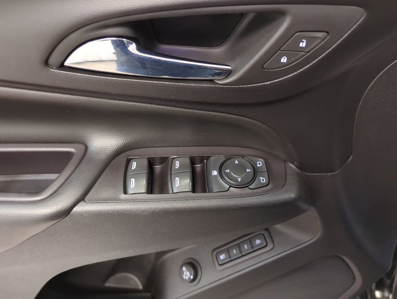 2020 Chevrolet Equinox LT-12