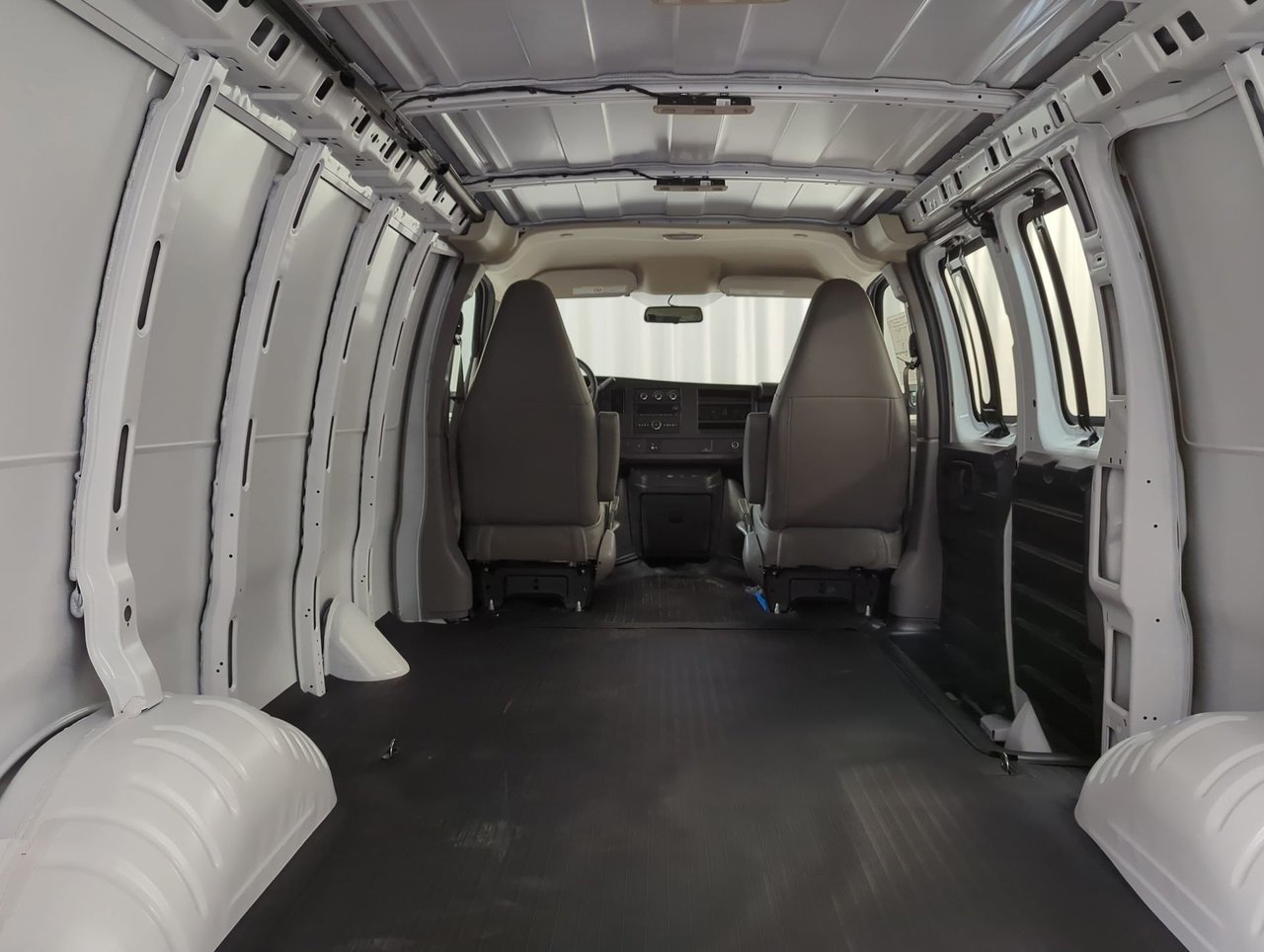 2025 Chevrolet Express Cargo 2500 WT 135''-20