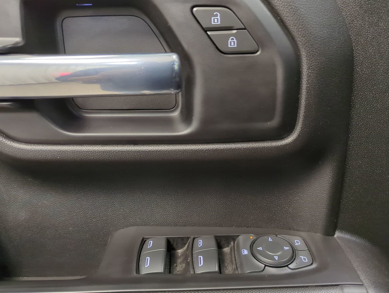 2020 Chevrolet Silverado 1500 Custom-12