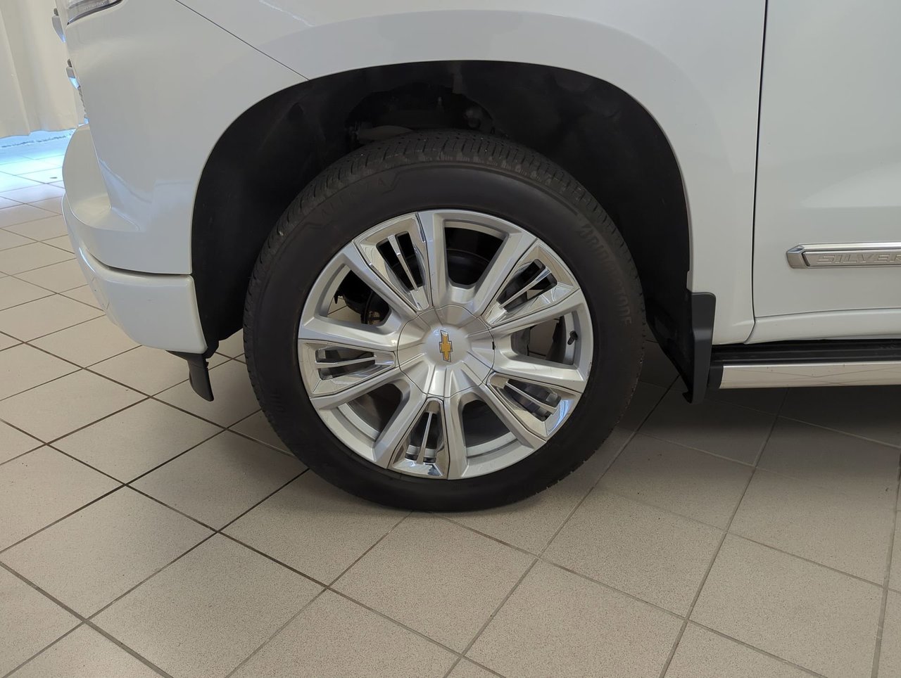 2023 Chevrolet Silverado 1500 High Country-9