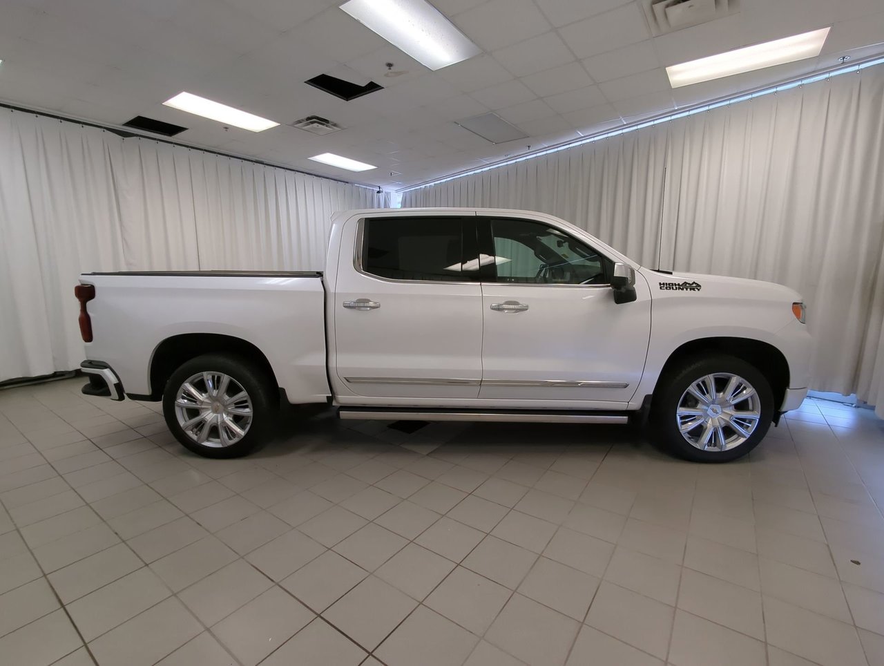 2023 Chevrolet Silverado 1500 High Country-8