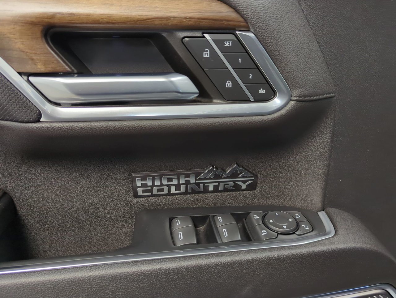 2023 Chevrolet Silverado 1500 High Country-12