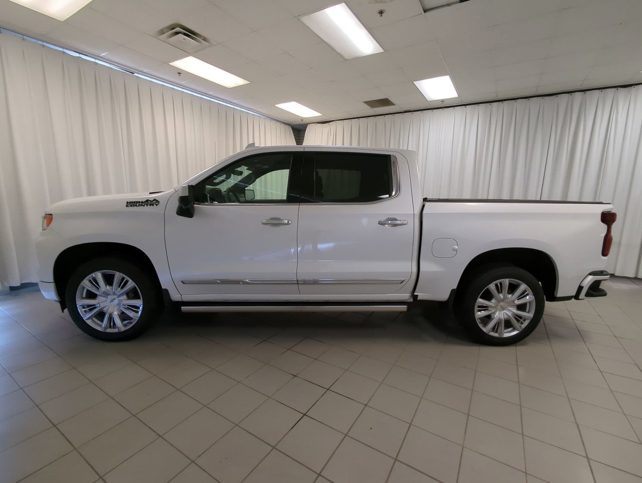 2023 Chevrolet Silverado 1500 High Country-4