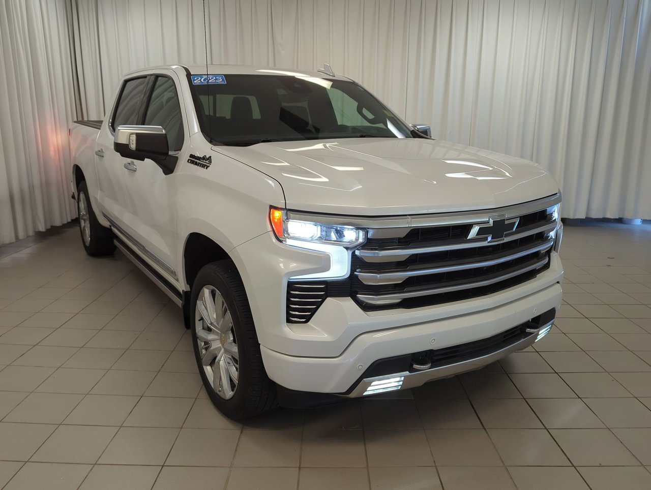 2023 Chevrolet Silverado 1500 High Country-1