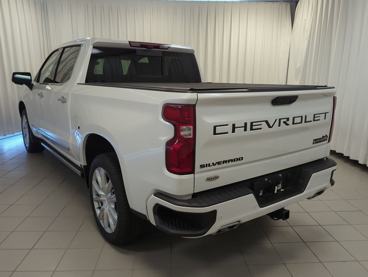 2023 Chevrolet Silverado 1500 High Country-5