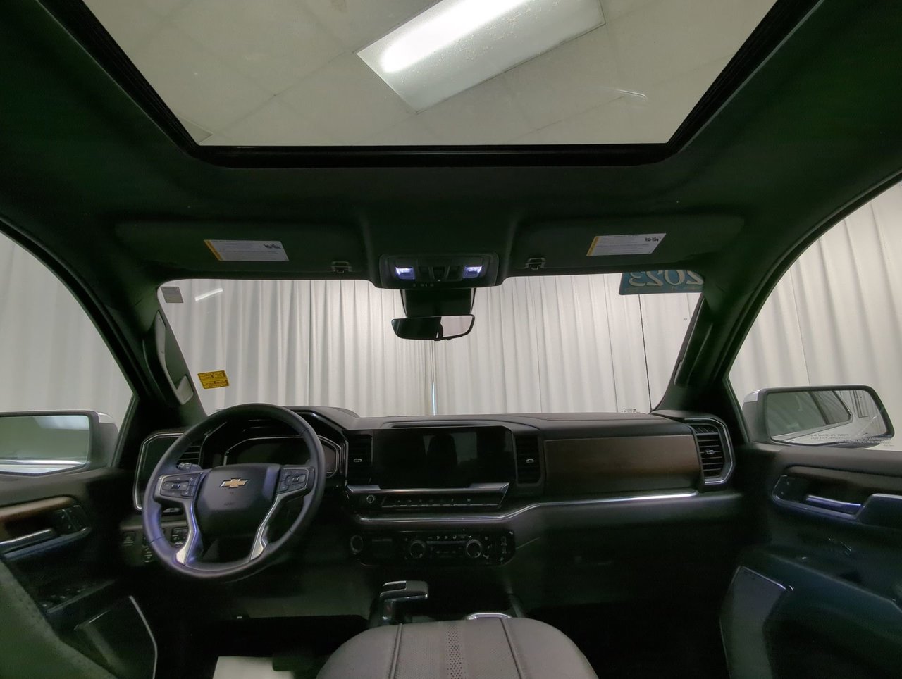 2023 Chevrolet Silverado 1500 High Country-21