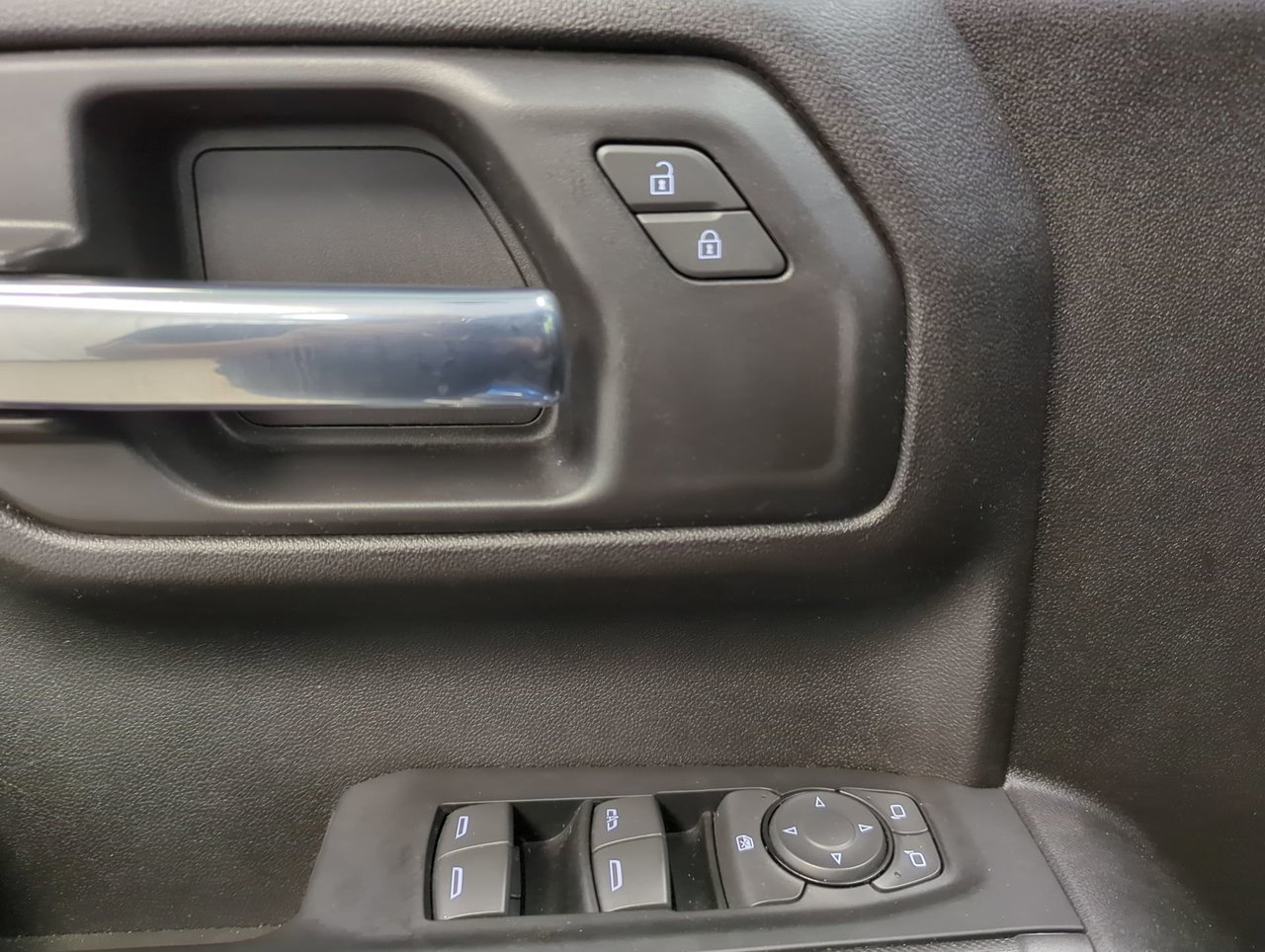 2023 Chevrolet Silverado 1500 Custom-12