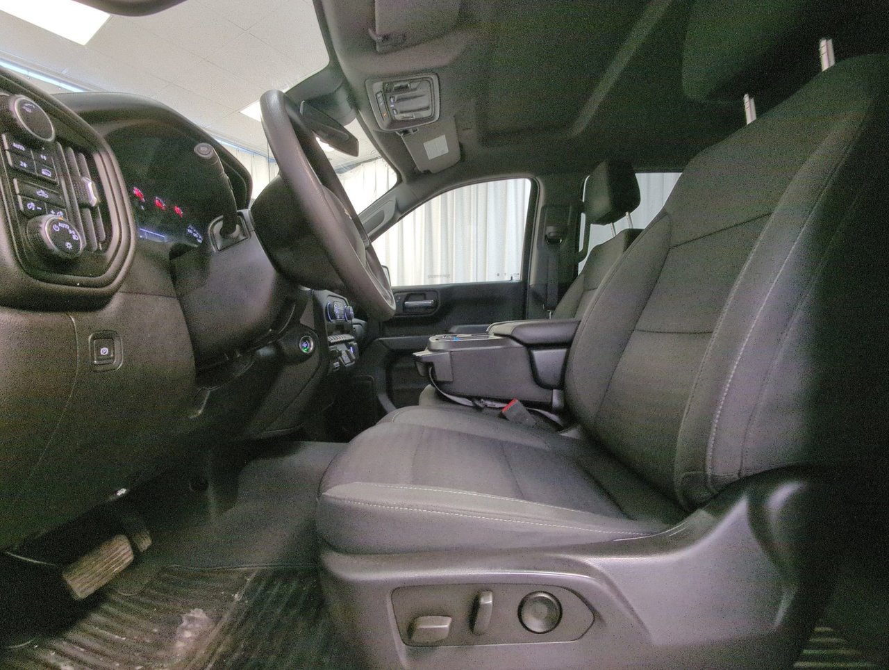 2023 Chevrolet Silverado 1500 Custom-10