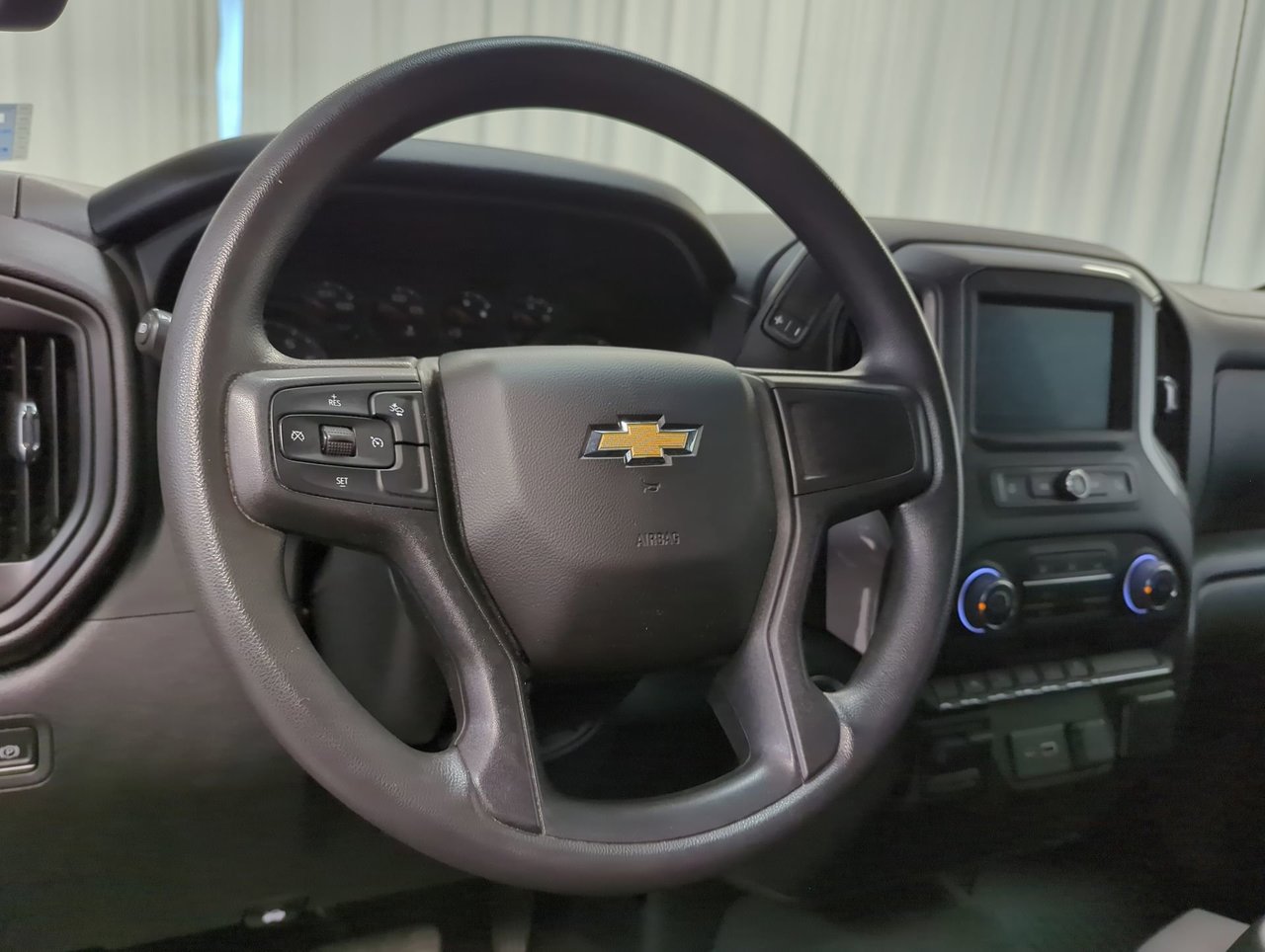 2023 Chevrolet Silverado 1500 Custom-18