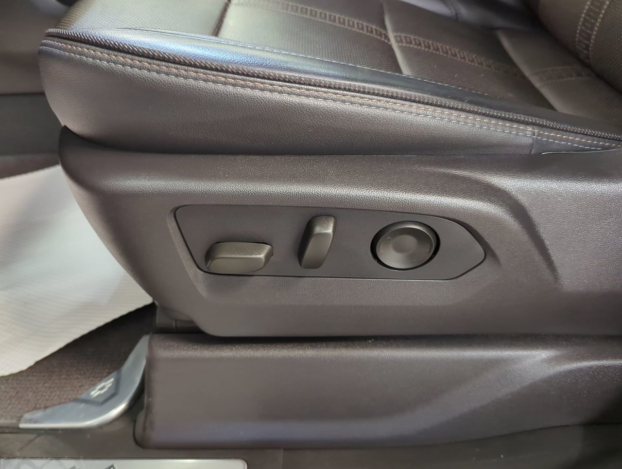 2024 Chevrolet Silverado 1500 High Country-11