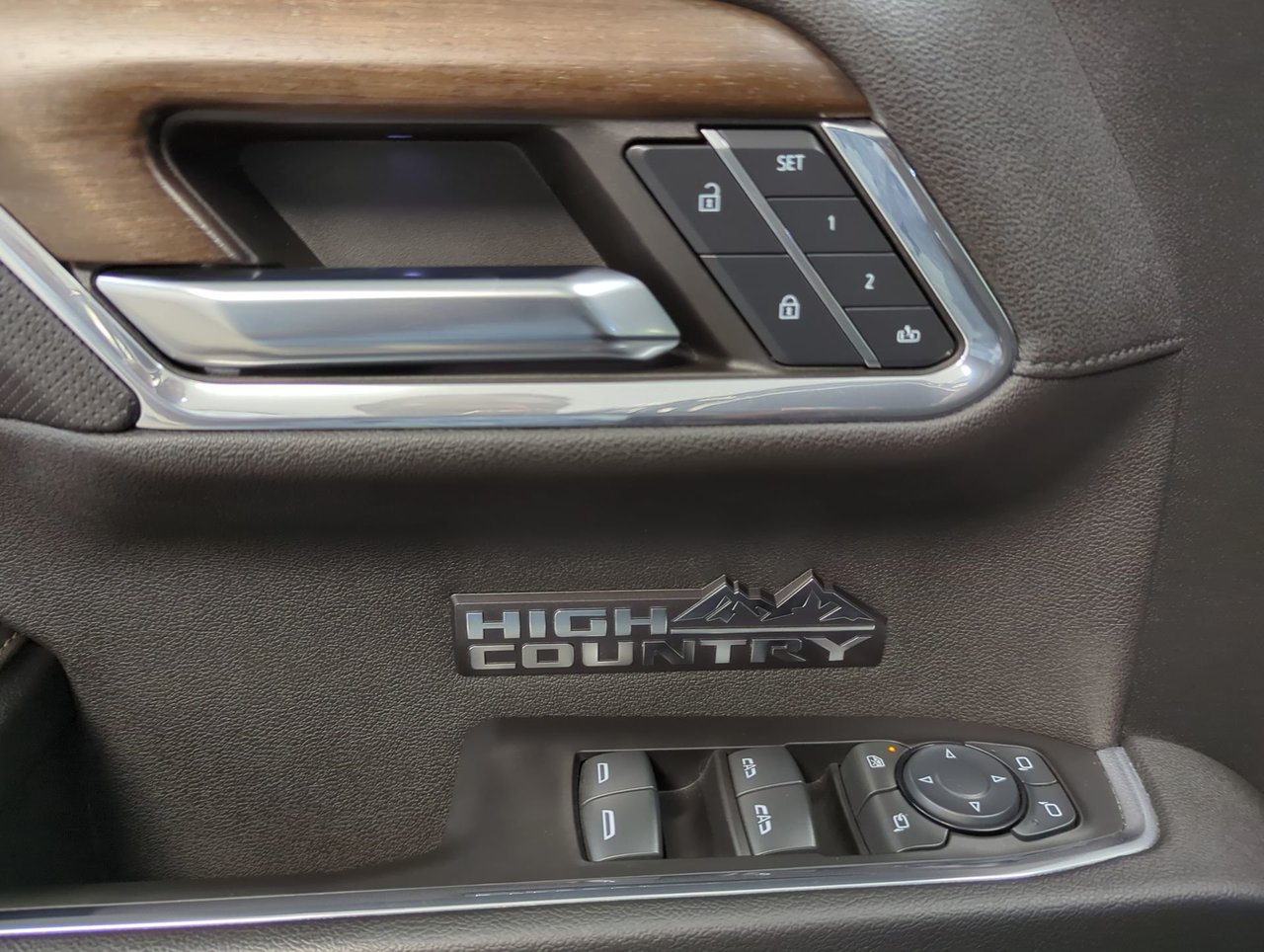 2024 Chevrolet Silverado 1500 High Country-12