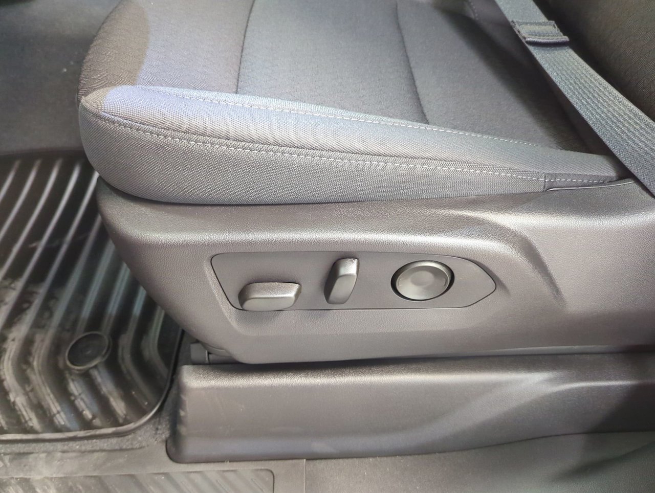 2025 Chevrolet Silverado 1500 Custom-11