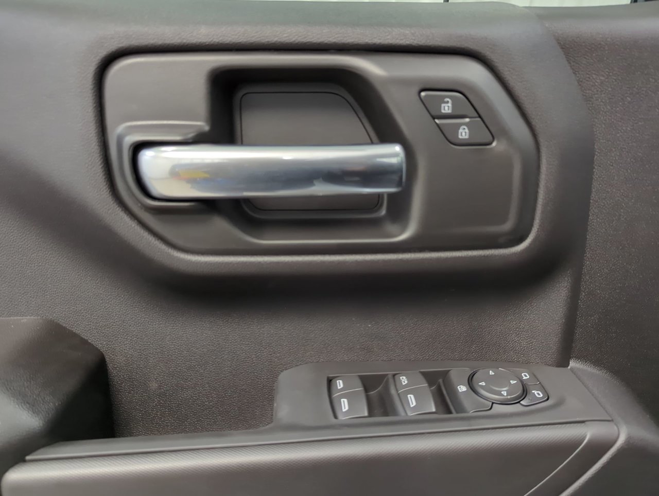 2025 Chevrolet Silverado 1500 Custom-12