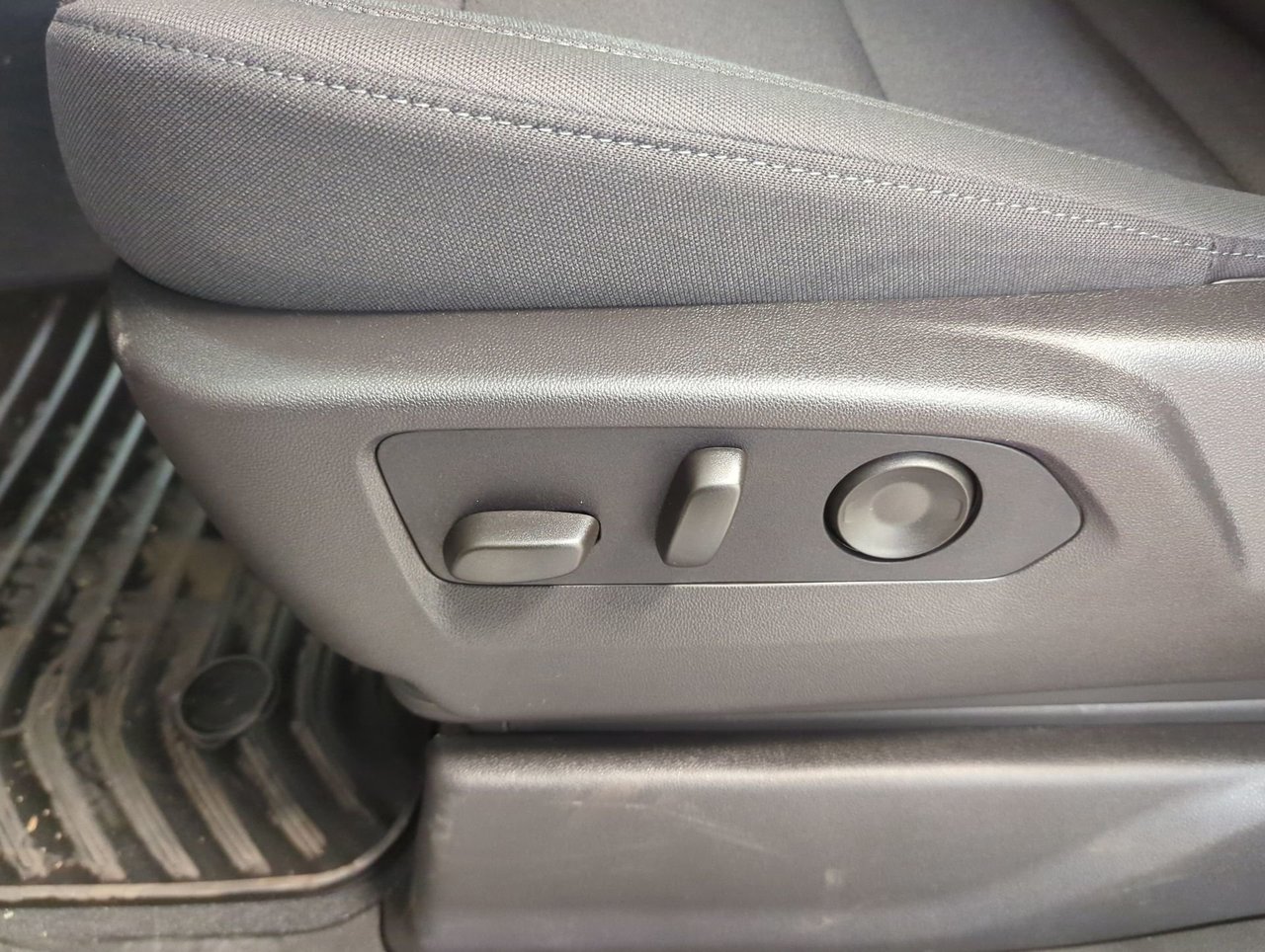 2025 Chevrolet Silverado 1500 Custom-11