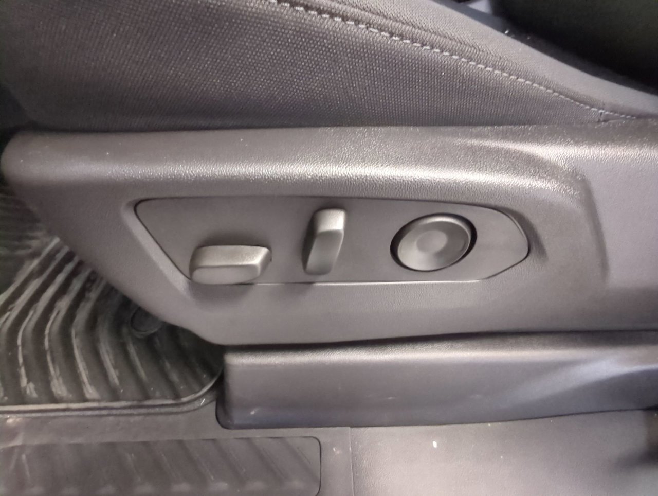 2025 Chevrolet Silverado 1500 Custom-11