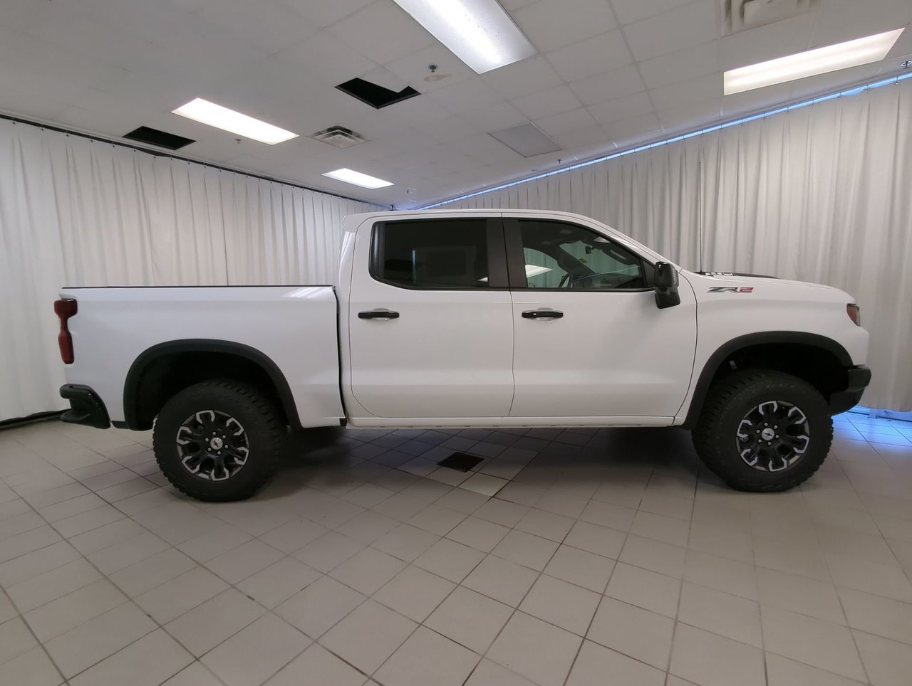 2026 Chevrolet Silverado 1500 ZR2-8