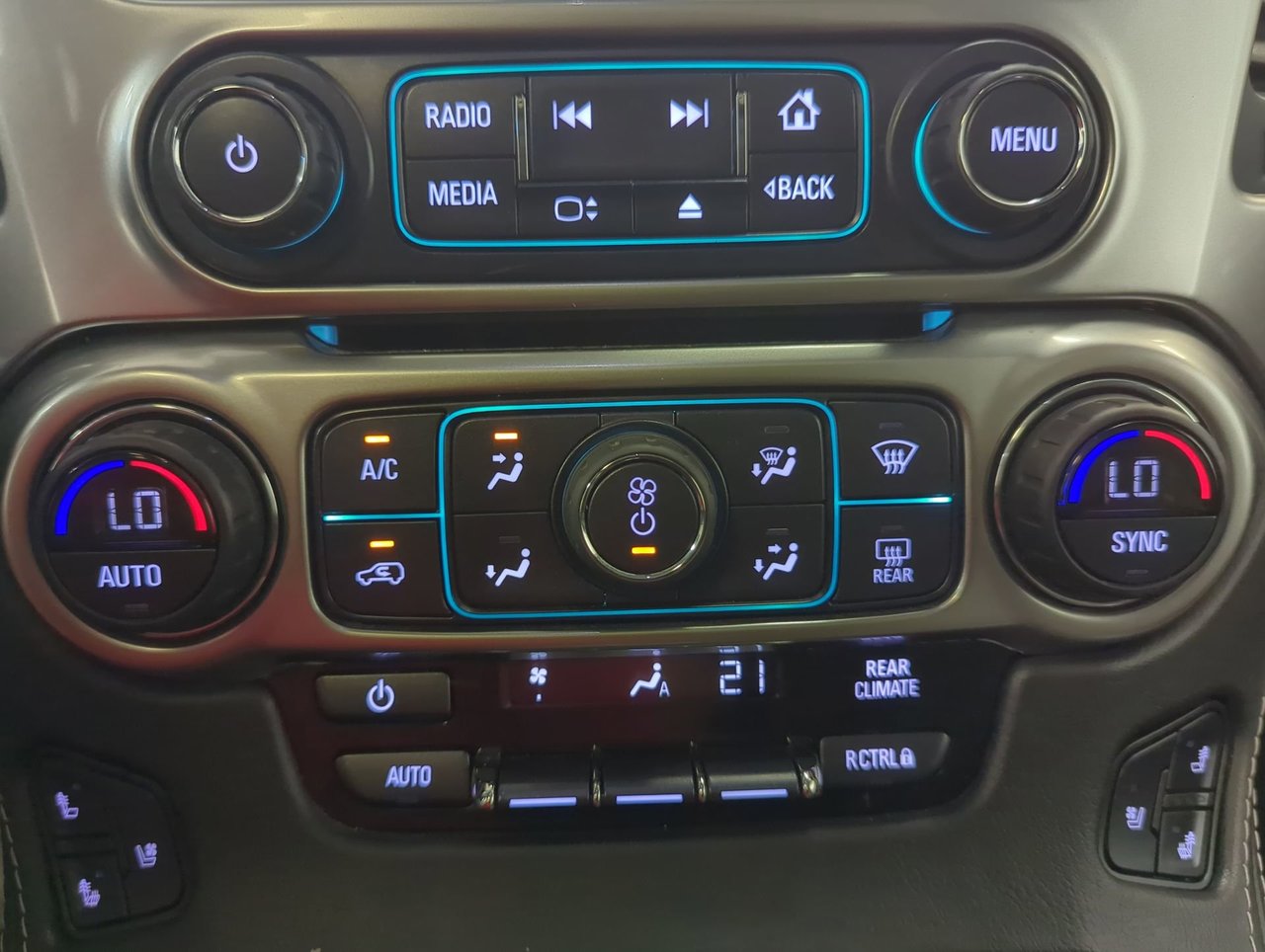 2019 Chevrolet Tahoe Premier-18