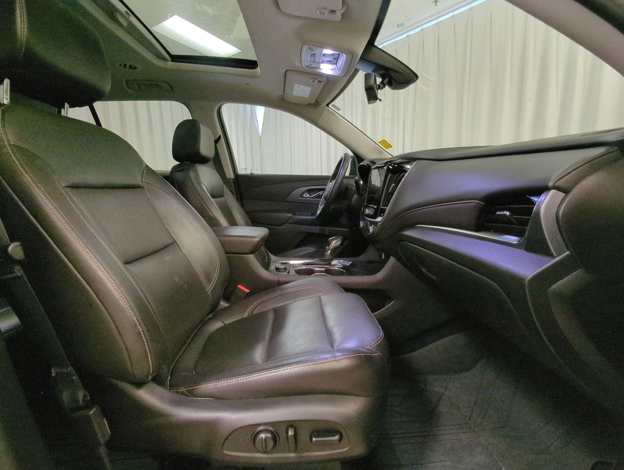 2021 Chevrolet Traverse Premier-26