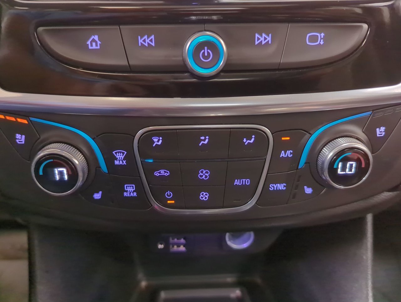 2021 Chevrolet Traverse Premier-18