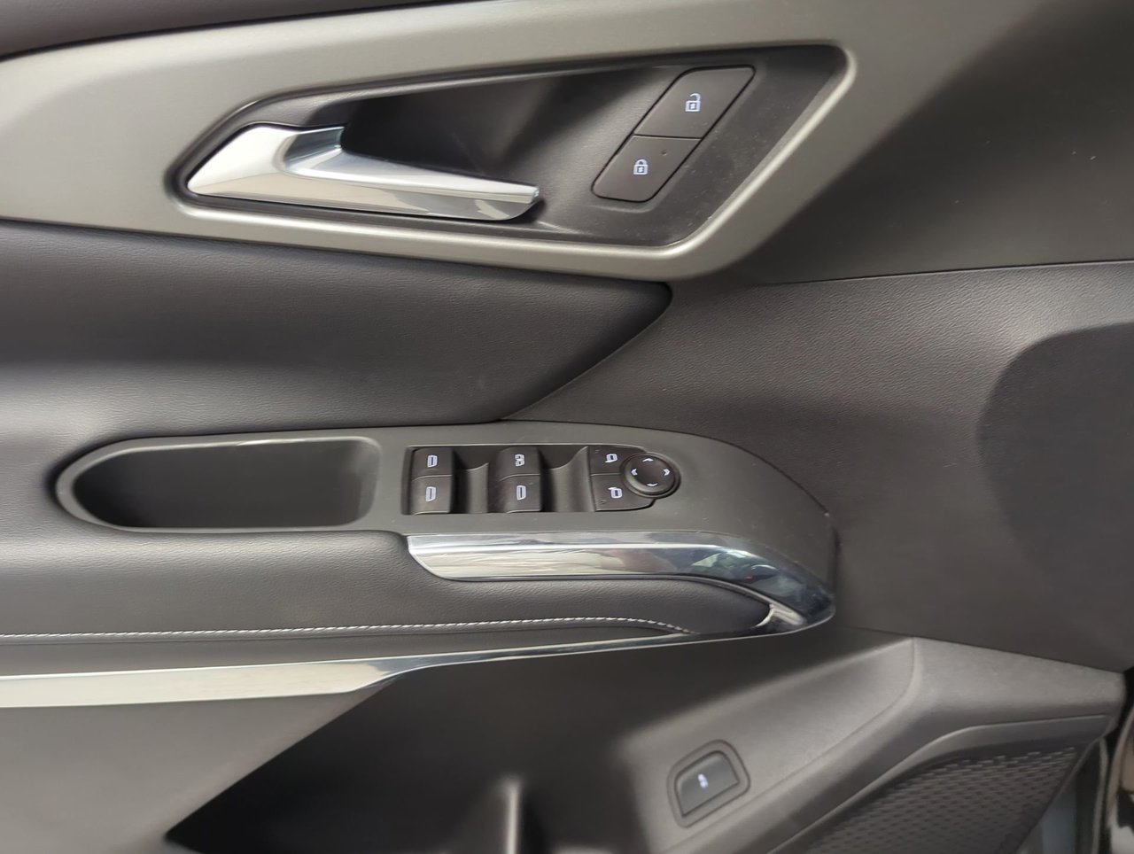 2025 Chevrolet Traverse LT-12