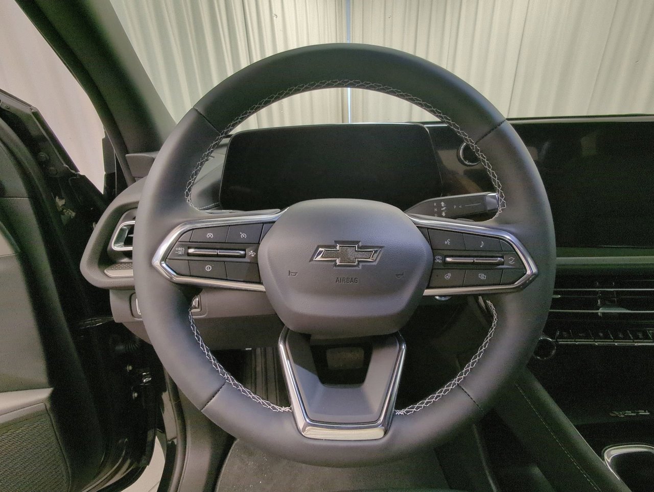 2025 Chevrolet Traverse LT-13