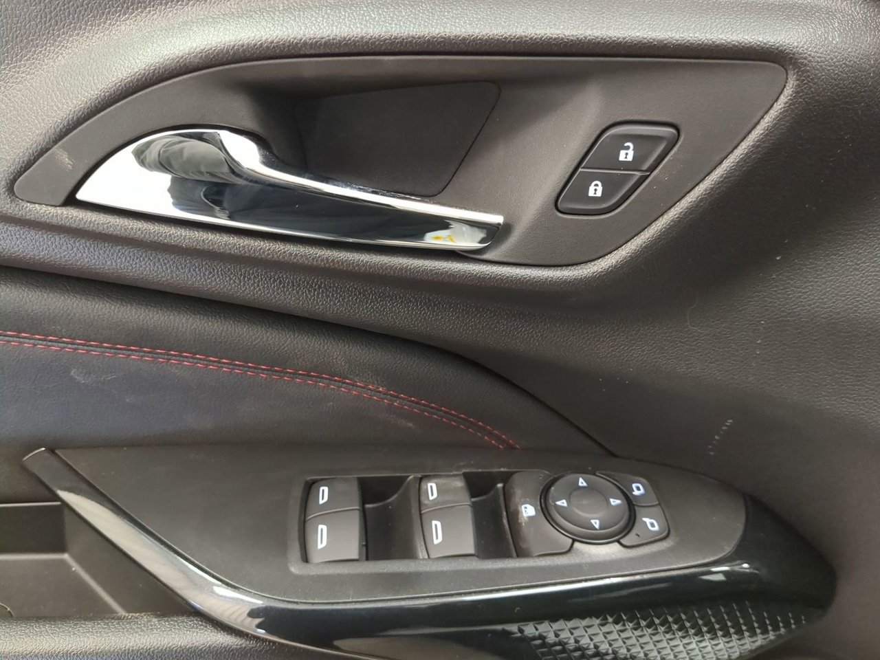 2025 Chevrolet Trax 2RS-12