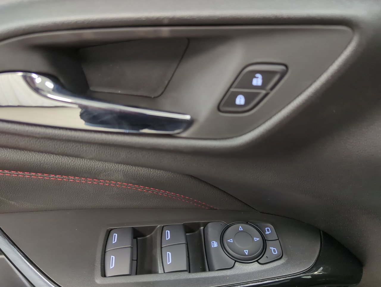 2025 Chevrolet Trax 2RS-12