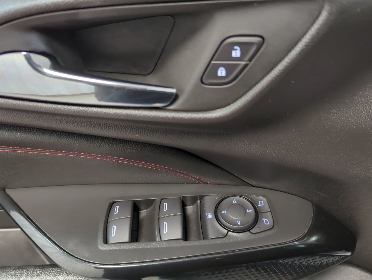 2025 Chevrolet Trax 2RS-12