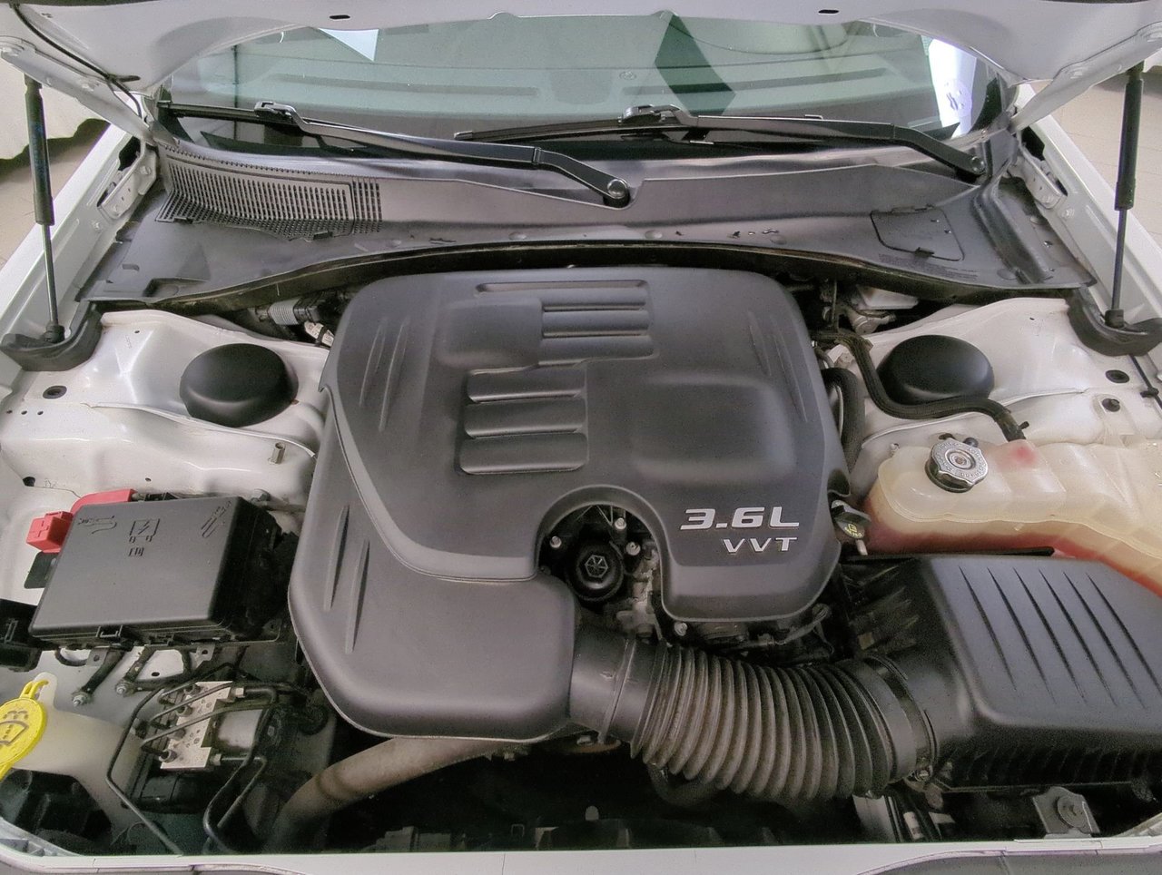 2023 Chrysler 300 S-25