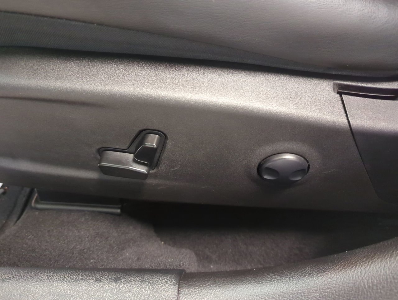 2023 Chrysler 300 S-11