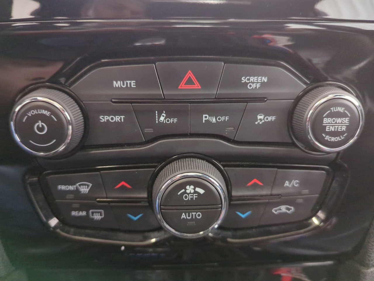 2023 Chrysler 300 S-18