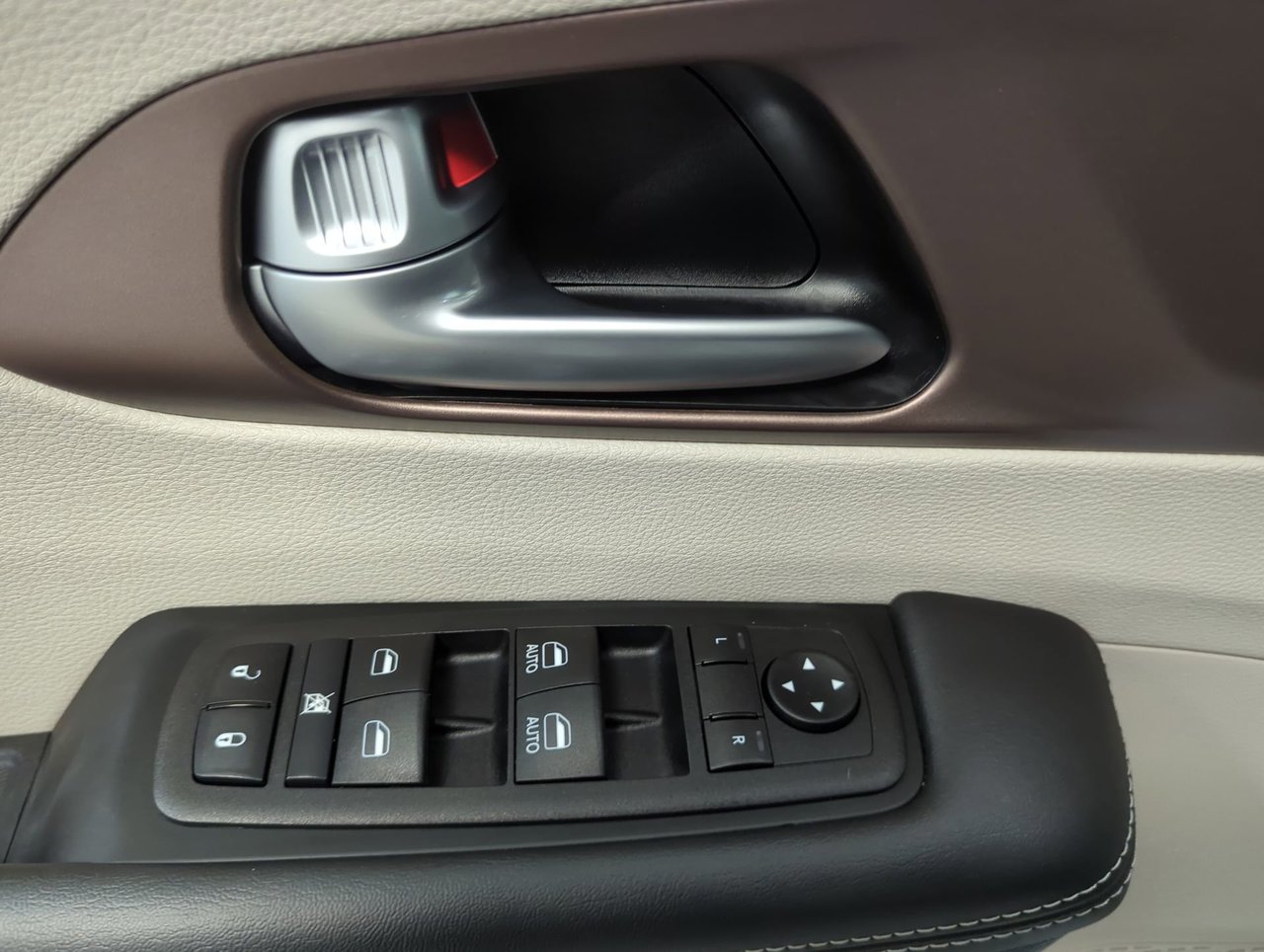 2024 Chrysler Grand Caravan SXT-12