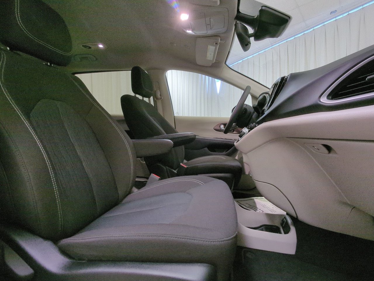 2024 Chrysler Grand Caravan SXT-24