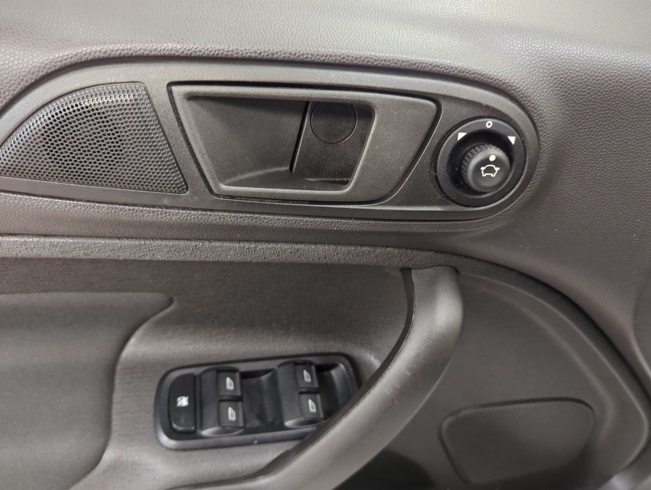 2019 Ford Fiesta SE-12