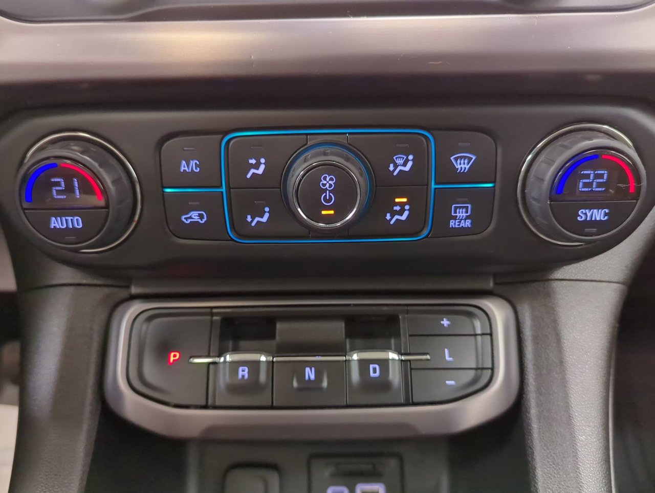 2022 GMC Acadia AT4-18