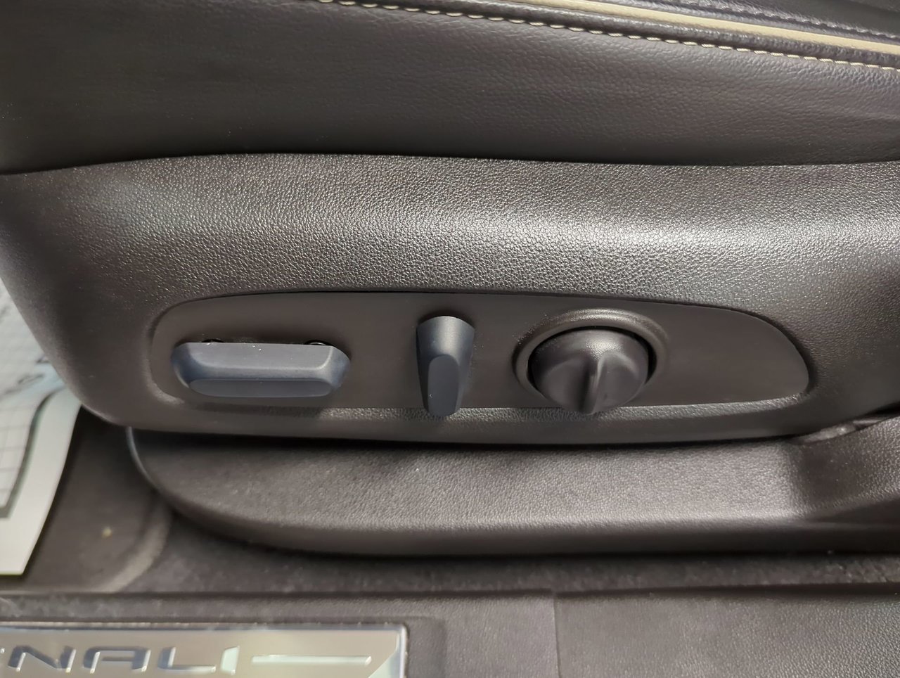 2022 GMC Acadia Denali-11