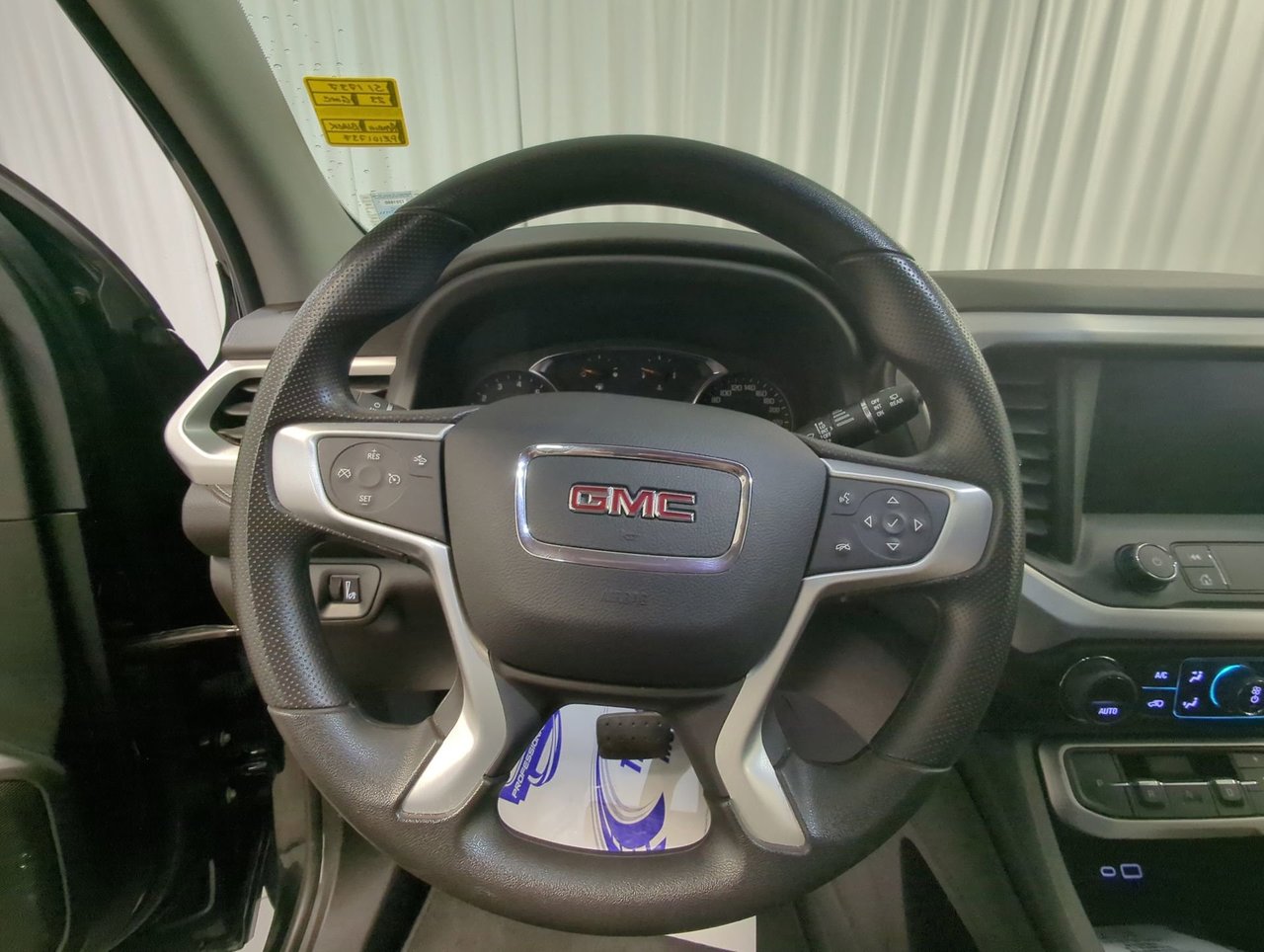 2023 GMC Acadia SLE-13