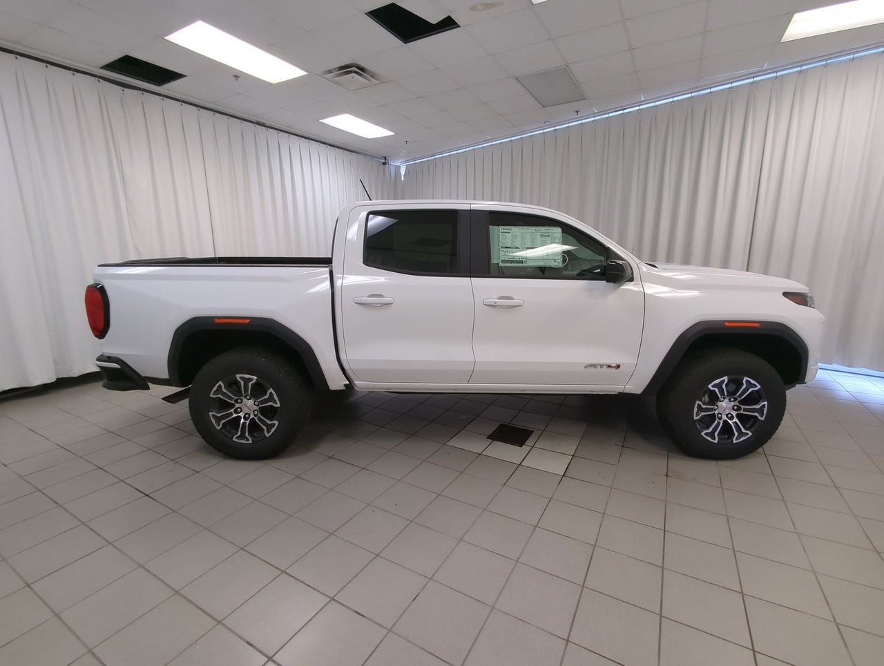 2025 GMC Canyon AT4-8